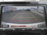 ★バックモニター★シフトレバーをRに入れると画面が切り替わります。見えにくいバック運転をサポートします♪