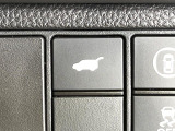 【パワーバックドア】スマートキーや運転席のボタンを押すだけでリアゲートが自動で開閉します!荷物を持っている時や、高い位置にあるバックドアを閉める際に便利な機能です♪
