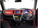 オシャレなインテリアで運転する気分も盛り上がりますよね^^