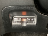 ハンドルの左下にETCがついています。高速道路の料金所の通過も楽々です。 カードの取り出しもしやすい場所についています。
