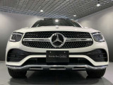 フロントグリル中央に大きく輝くスリーポインテッドスター。メルセデスベンツならではのステータスを強く感じる事ができます