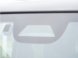 【ホンダセンシング】 「ミリ波レーダー」と「単眼カメラ」の異なる特性を持つ2つのセンサーなどにより、安心・快適な運転を支援します。