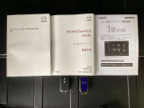 キーを携帯していればリクエストスイッチを押すだけでドアの開錠・施錠が可能です。しかもキーを差し込むことなくエンジンの始動・停止も可能です。取扱説明書・メンテナンスノートが揃っていますので安心です。
