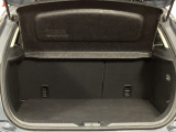 開口部が広くて低いから、重い荷物もスムーズに。毎日の暮らしに寄り添う使い心地を形にしました。荷物を載せるたび、その便利さを実感していただけるはずです。