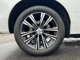 北欧流のラグジュアリーを体現したXC60。伝統的なスカンジナビアン・デザインを継承しながら、躍動感にあふれ優雅な雰囲気を身にまとう、新しい潮流を具現化したスタイリングです。