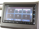 ナビゲーションは純正メモリーナビ(VXM-225Ci)を装着しております。AM、FM、CD、Bluetoothがご使用いただけます。初めて訪れた場所でも安心ですね!
