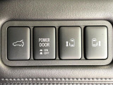 【両側パワースライドドア】スマートキーや運転席のスイッチで後席両側スライドドアの開閉が可能♪電動だから力を入れてドアを開ける必要が無く、小さなお子様でも簡単に開け閉めでき快適です♪