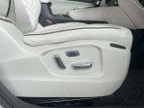運転席シートはメモリー機能付10Wayパワーシートです。