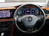 Volkswagen全車共通の上質な本革を使用した手触りのしっとりとしたステアリングです。唯一素肌が触れるハンドルは上位モデルと同じ握り心地になっております。