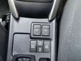 【シートヒーター】装備。運転席・助手席の座面と背もたれをすばやく温めるシートヒーターを搭載。身体を直接温めることができます。