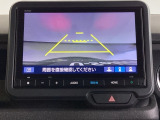 便利な3ビュー切り替え、ガイド線表示付きのバックカメラです。後退時、後方の視界をサポートします