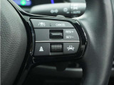 ◆アダプティブクルーズコントロール◆予め設定した車速内でクルマが自動的に加減速。前走車との適切な車間距離を維持しながら追従走行します。【LKAS】車線維持支援システムでステアリング操作を支援。