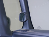 停車時や発進時、対向車とのすれ違いや路肩に寄せるときなど、車両左側前方を確認するときに役立ちます。