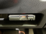 【ETC】有料道路を利用する際に料金所で停止することなく通過できる、ETC車載器(ノンストップ自動料金収受システム機器)が装備されています。セットアップを行うことで利用可能になります。