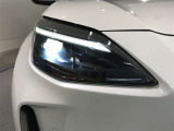 LEDヘッドライトです。デザイン性がよくとても明るいので、夜間の走行や悪天候でも安心です。しかも長寿命!