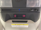 【プリクラッシュブレーキ】運転中に他のクルマとの衝突の危険をシステムが検知したとき、ブザーやブレーキが作動し、衝突被害軽減をサポートします!機能には限界があるためご注意ください。