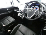 【運転席】運転席周りの画像です。プロの手で隅々までクリーニングしています。ご来店いただき実際に見てみてくださいね☆