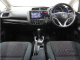 ◆視界広々で非常に運転しやすくロングドライブでも疲れを感じさせないすっきりとまとまったインパネ周りです。
