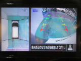 アラウンドビューモニターで車庫入れも空から見ている様に駐車できラクラクです。