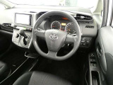 見通しのよいすっきりとした視界で、誰でも運転しやすいです。運転のしやすさは疲れにくさにも繋がりますよ♪