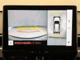 全周囲の画像が表示されます。 運転席から見づらい個所なども、上空から見たような映像で確認できます。  映像の切替もでき、後方確認だけでなく大変便利な機能です。