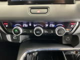 運転席/助手席シートヒーターで寒い日もすぐに温かくなり快適に過ごせます。3段階の温度調整が可能です