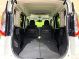 普段のお買い物や通勤、送迎等に十分な荷室スペースを確保しております。セカンドシートを倒すと、大きな荷物の積載も可能です♪