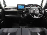◆視界広々で非常に運転しやすくロングドライブでも疲れを感じさせないすっきりとまとまったインパネ周りです。