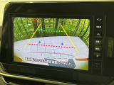 【バックカメラ】駐車時に後方がリアルタイム映像で確認できます。大型商業施設や立体駐車場での駐車時や、夜間のバック時に大活躍!運転スキルに関わらず、今や必須となった装備のひとつです!