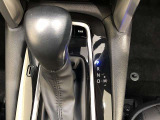 操作しやすいATシフトです。 シフトチェンジを気にしなくていいので運転だけに集中できますね。 自然と手に届くところにある、手になじむ形状のシフトノブがいいですね。