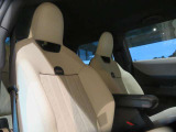 【運転席】スポーツシートでドライバーの体にフィットし、運転をしっかりとサポートしてくれます!