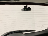 後方にもドライブレコーダーのカメラが付いています。前後両方でお車の周りを監視・記録いたします。