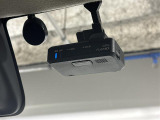 【ドライブレコーダー】映像・音声などの運転中の記録を残します。事故などを起こした起こされた時の証拠になりえますので、もしも時でも安心ですね。