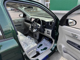 【運転席】座り心地が良いシートなので長時間の運転でも快適にお過ごしいただけます。新品のフロアマットのご注文も可能です。掲載箇所以外にご希望の写真がございましたらお気軽にお問い合わせ下さい。