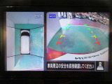 アラウンドビューモニターで車庫入れも空から見ている様に駐車できラクラクです。