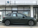 【BMWの伝統-3】BMWのお車は、&ldquo;駆け抜ける歓び&rdquo;を体現しております。走行の安定性とコーナリングの良さを追求し、思い通りにハンドルの操作可能です。