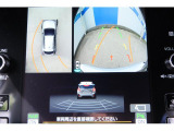 バックギアに入れるとバックカメラの映像がナビに映ります。障害物までの距離もわかりやすいです。