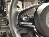 ステアリングにオーディオ操作スイッチが付いています。オーディオ画面に直接タッチしなくても操作が出来ますので、運転に集中できます。