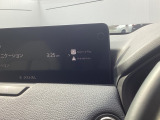 スマートフォンの機能やアプリをクルマ側のユニットで表示、操作することのできるCarPlay/AndroidAutoに対応しています。