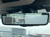 【スマートリヤビューミラー】後席の大きな荷物や同乗者で後方が確認しづらい時でも安心!カメラが撮影した車両後方の映像をルームミラー内に表示。クリアな視界で状況の確認が可能です!
