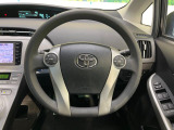 インテリアに合わせたデザインのステアリングは、運転される方のことも考え、運転しやすい形状、大きさです。是非一度、実際に触ってお確かめください。