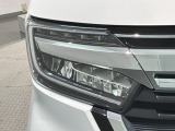 LEDヘッドライトは、点灯の瞬間から最大光量を発揮し、突然暗くなるトンネルなどでの安定感を高めます。