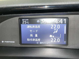 左右独立温度コントロールフルオートエアコンです。運転席、助手席それぞれで独立して温度設定ができます。冷え性の方が乗っても安心ですね♪