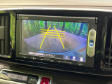 【バックカメラ】駐車時に後方がリアルタイム映像で確認できます。大型商業施設や立体駐車場での駐車時や、夜間のバック時に大活躍!運転スキルに関わらず、今や必須となった装備のひとつです!