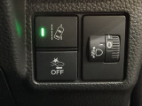 ハンドルの右側にはヘットライトリベライザーとHondaセンシング用のメインスイッチがついています。ヘッドライトリベライザーは道路状況や積荷の加重に応じてライトの高さを調節できます。