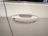 &rdquo;Keyless Access&rdquo;によって、ドアハンドルに手をかけるだけでドアロックが解除できます!