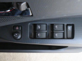 電動格納ミラーあり。駐車の時に便利です。パワーウインドウも付いてます。