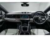 運転席からの眺めです。視界の良さが特徴です。