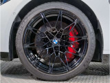 【BMWアロイホイル】軽量かつ強度に拘ったアロイホイル。走行性能ポテンシャルを引き出す設計。車の足元を引き締めてくれる大きなポイントはアロイホイルです。