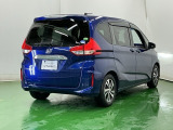 プライバシーガラスが装備されています。外を見るときには気にならずに、後方車両からは車内が見えにくくなってます